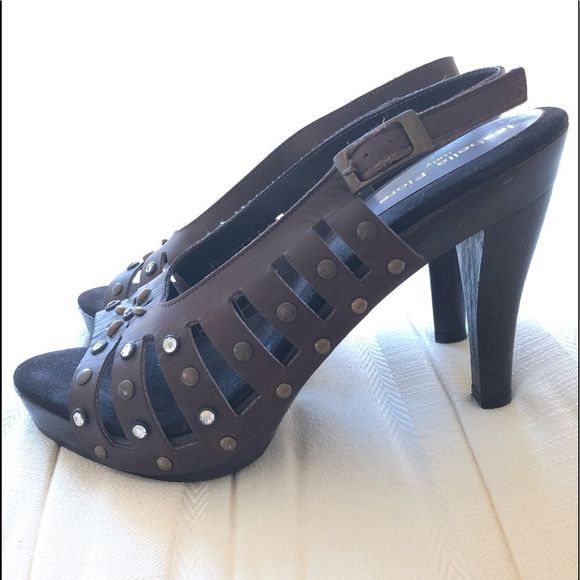 Isabella Fiore Cut-Out Studded Leather Sandals - Picture 5 of 15